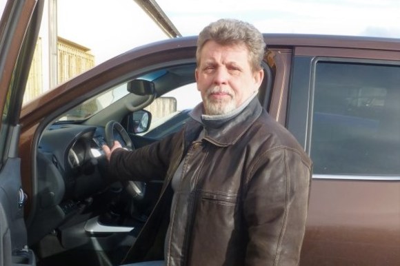 Nový vůz Nissan Navara vyzkoušel Pavel Kumičík ze společnosti Baustav