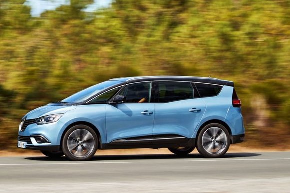 Elegantní scénic zůstává stále ve třídě MPV. Naštěstí.