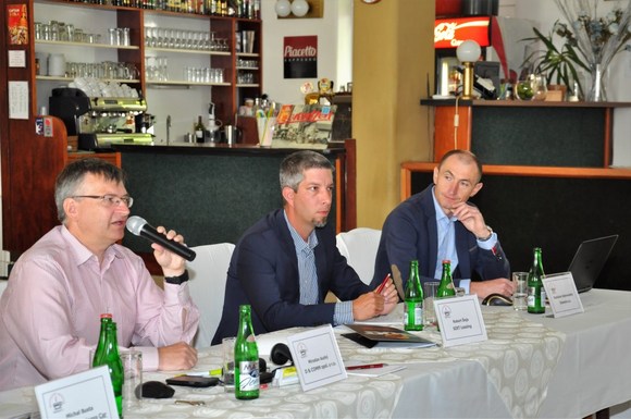 Přednášející Miroslav Auzký představil novinky a možnosti současných monitorovacích systémů, Robert Šlajs uvedl zajímavosti k související Car Policy a Rastislav Dobrovodský zmínil konkrétní úspory, které společnosti 