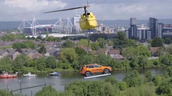 Nissan X-Trail ve výrazném kabátu a nové výbavě