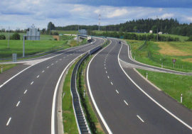 O prázdninách rapidně vzrostla poptávka po dálničních známkách. Za efektem stojí vstřícný krok