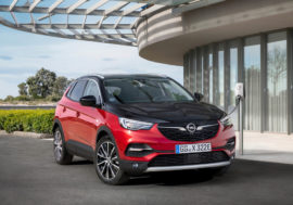 Opel představuje svůj první hybrid Grandland X Hybrid4