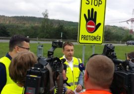 Instalace značek STOP-PROTISMĚR právě začala