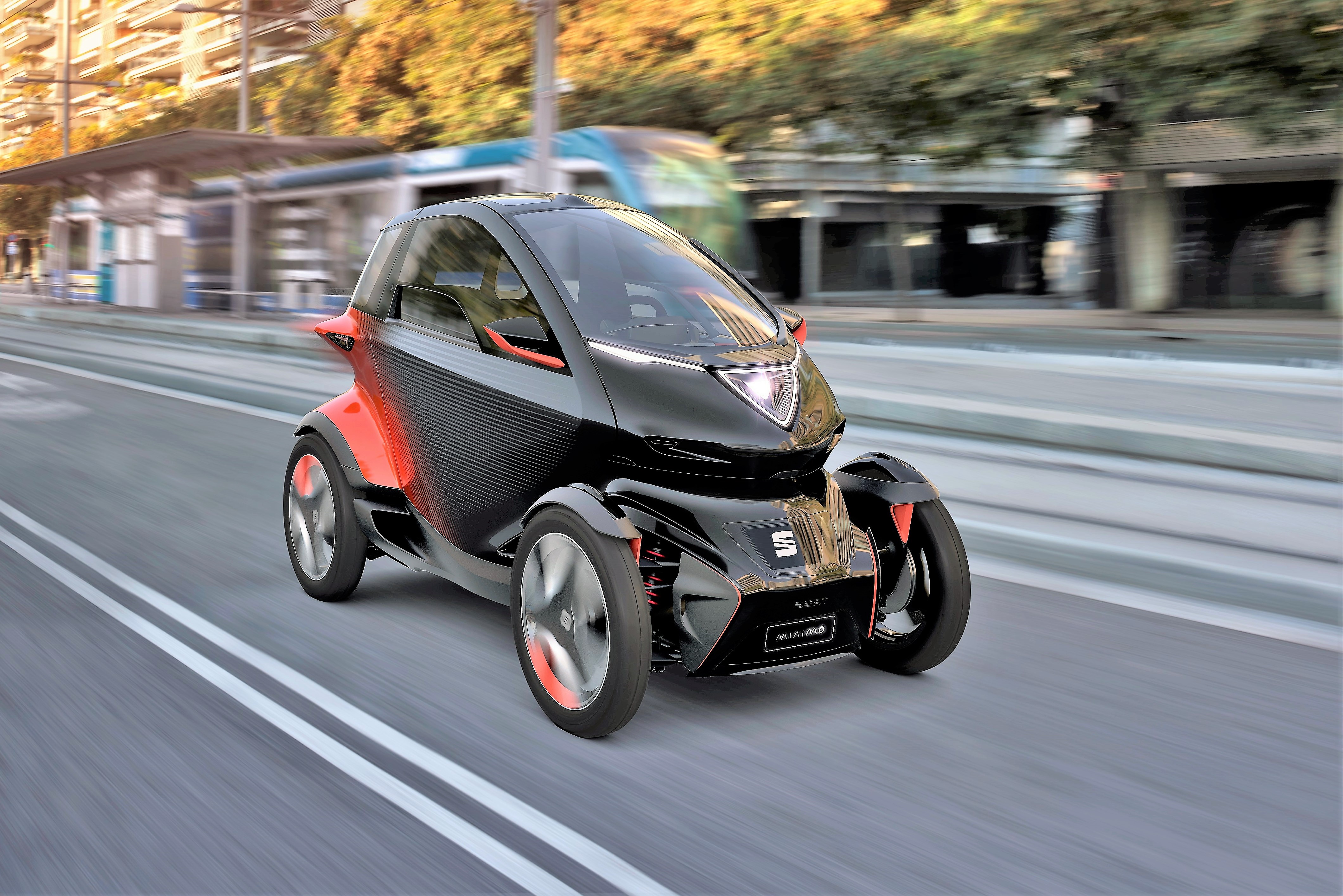 Koncept Minimó předznamenává nástup elektromobility. Dvoumístný seat s délkou jen 2,5 m je určený do města