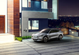 Mustang Mach-E – 10 minut postačí na 119 kilometrů jízdy