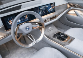 BMW inovuje systém iDrive. Nový koncept nebude tolik odvádět pozornost a v závislosti na situaci zobrazí predikovaný obsah