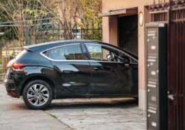 V zimě jsou venku zaparkovaná auta vystavena vyššímu riziku