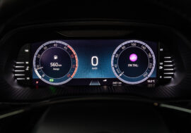 Čechům nevadí stočený tachometr, pokud dostanou slevu