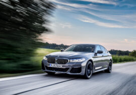 BMW 545e xDrive nabídne dynamické a přitom úsporné svezení