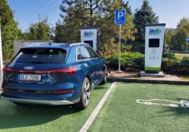 OMV instaluje dobíjecí stojany PREpoint na 44 svých stanicích