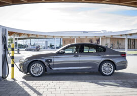 BMW řady 3 a 5 přijíždějí s plug-in hybridním pohonem