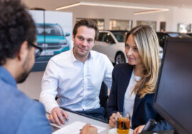 Firmy i domácnosti opouštějí nákup vozu za hotové. VWFS poskytuje prověřené ojetiny s výhodami nových aut