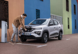 První elektromobil Dacia si objednalo 400 000 zákazníků