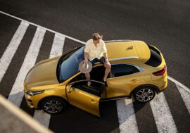 Kvůli novému vozu se čím dál více zadlužujeme