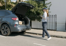 K převzetí zásilky už nemusíte ven, kurýr ji vloží do vašeho Fordu