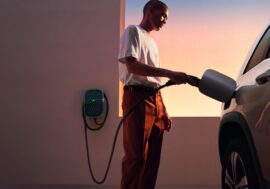 Mercedes-Benz představuje vlastní wallbox pro domácnosti i firmy