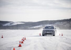 Audi při zimních testech ukázalo nový e-tron Sportback pro příští rok