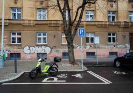 Mikromobilita v Praze roste. Malé dopravní prostředky jsou stále atraktivnější, ale kde je parkovat?