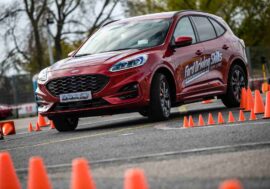 Ford opět rozjíždí vzdělávací program pro mladé řidiče. Česká republika má termín na podzim