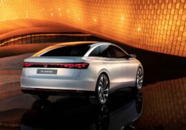 Volkswagen ukázal první elektrickou limuzínu. Do prodeje půjde už příští rok