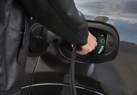 České firmy těží z výhod elektromobility. V nákladní dopravě zatím místo nemá
