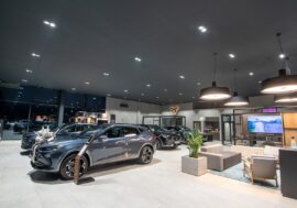 Lípě u Zlína vyrostl nový showroom CUPRA Garage. Jde o první střípek ambiciózního plánu značky