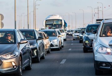 Sněmovna podpořila zrušení automatické valorizace. Ceny zůstanou stejné