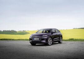 Audi zavádí do praxe recyklaci prasklých autoskel. Novou metodu použije poprvé na  modelu Q4 e-tron