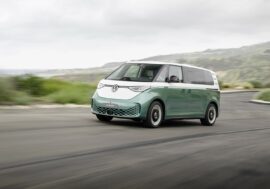 Volkswagen ID.Buzz s prodlouženým rozvorem měl premiéru na VW Bus Festival v Hannoveru. Přijela s ním hollywoodská hvězda