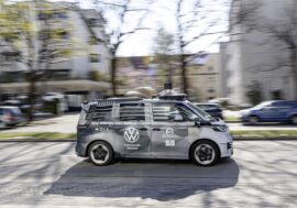 Volkswagen testuje autonomní vozy v Mnichově. Brzy se mají zařadit do firemních flotil