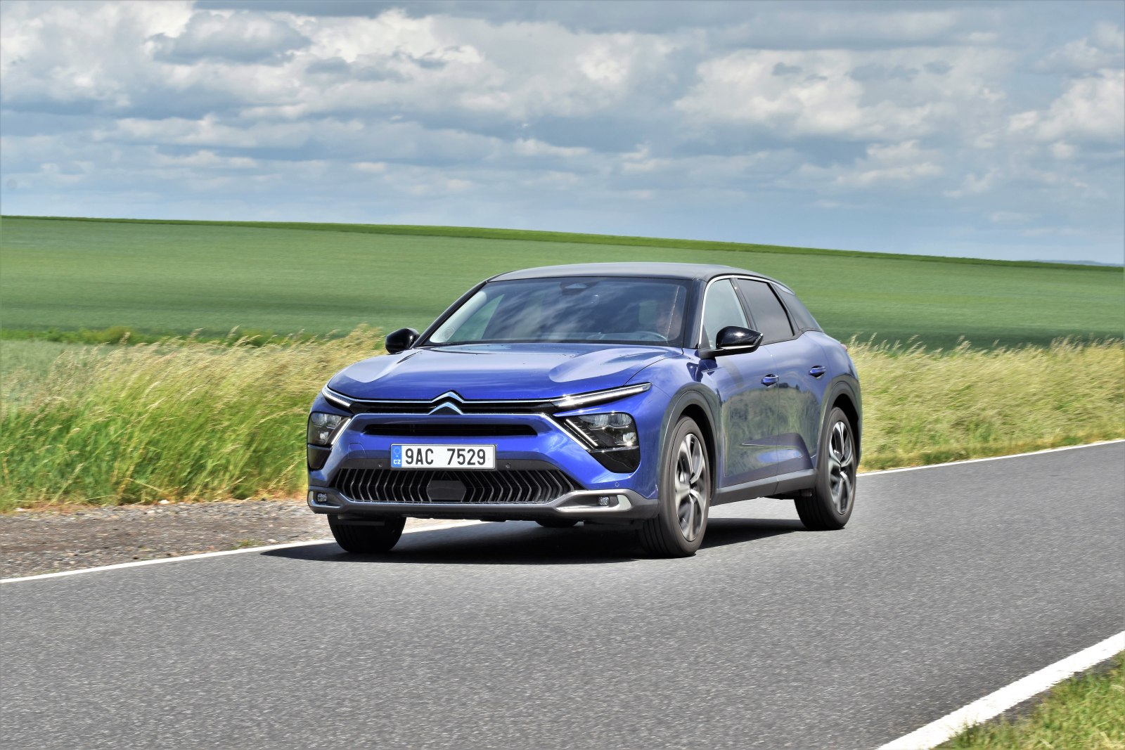Człowiek Ze Złotym Pistoletem Online TEST: Citroën C5 X - BusinessCar
