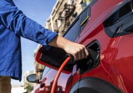 Dotační program na pořízení elektromobilů je vyčerpán. Jediná značka měla 90% podíl, Škoda to nebyla