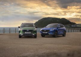 Ford Kuga potřetí obhájil pozici evropsky nejoblíbenějšího plug-in hybridu. Skladové vozy se prodávají s velkou slevou