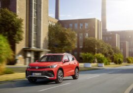 Volkswagen Tiguan získal 5* v nárazových testech. Už základní model dělá vše pro to, abyste nenabourali