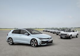 Volkswagen Golf slaví 50 let existence technickým faceliftem. Sází na digitální zábavu a devět variant pohonů