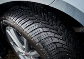 Pět let a dost? Kdy se z vašich pneu stává tichá hrozba?