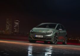 Cupra Born se dočkala výkonné verze VZ. Uchvátí designem, výkonem, i silnější baterií