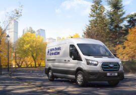 Elektrický Ford E-Transit má odpověď na dálkové cesty. Jedinečná verze uveze až 15 osob