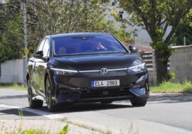 Volkswagen ID.7 zdolal v testech ADAC historický vrchol. Čím vším porotu ohromil?