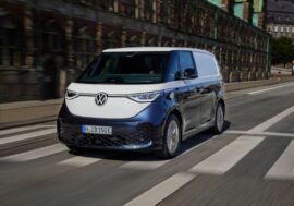 Modely Volkswagen ID. Buzz Cargo a Caddy Cargo odjely s vynikajícím vysvědčením v testech Euro NCAP. Podívejte se, jak jim to šlo