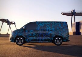 Nová generace Volkswagenu Transporter prozrazuje klíčové užitné parametry! Víme, i co vás čeká v interiéru
