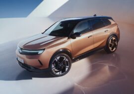 Opel Grandland přináší revoluční design a pověstná brilantní sedadla. Spalovací motory si ponechá
