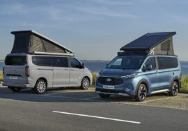 Obytný Ford Transit Custom udrží interiér v suchu i při vodních hrátkách. Veškerý komfort ovládnete z jednoho místa