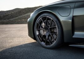 Podíl recyklátů u výroby pneumatik roste. Na škodu to není, tahle se obouvá na nejvýkonnější modely