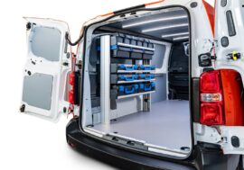 Sixt vám nyní pronajme dodávku se zakázkovou vestavbou na míru. Klidně i na jeden měsíc