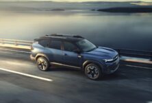 Dacia přidává druhou elektrifikovanou čtyřkolku. Dostanou ji modely Duster a Bigster