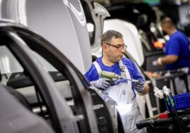 Dodatečná cla na importovaná vozidla do USA významně poškodí evropský autoprůmysl. Navíc je zde spousta nejasností