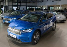 Volkswagen Financial Services předal pojišťovně Allianz 48 nových elektromobilů. Skladba vozového parku sází na osvědčené modely