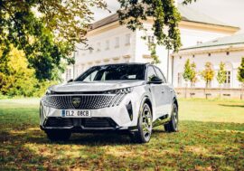 Peugeot dvěma prvky zásadně zpříjemňuje užívání elektromobilů E-3008 a E-5008