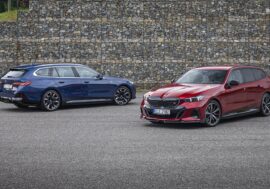 S příchodem jara BMW modernizuje portfolio. Zlepšuje výbavu i dojezd